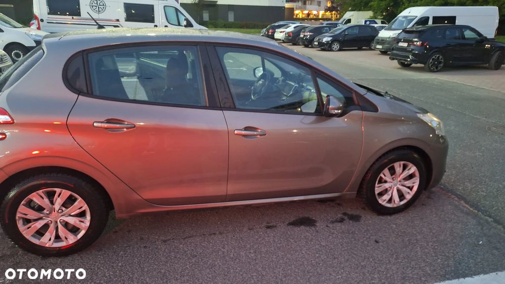 Peugeot 208 82 VTI Allure - 23
