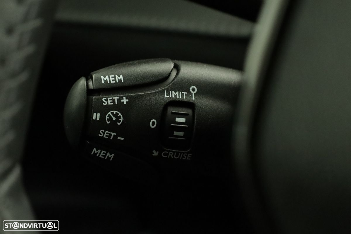 Peugeot 2008 1.2 PureTech Allure - 18