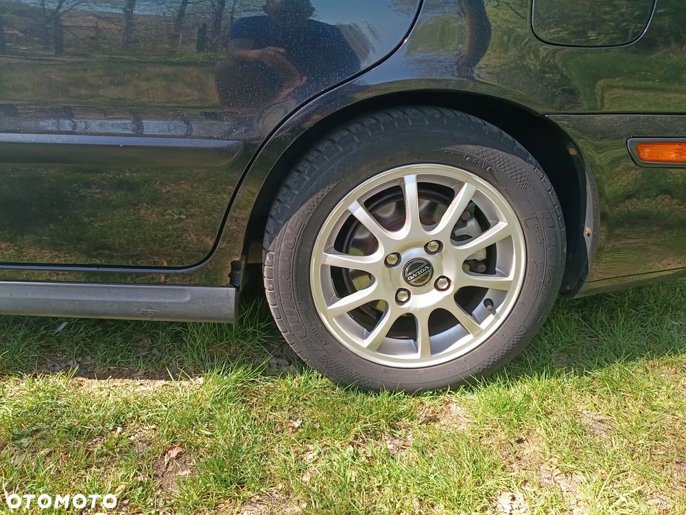 Volvo V40 1.8 - 9