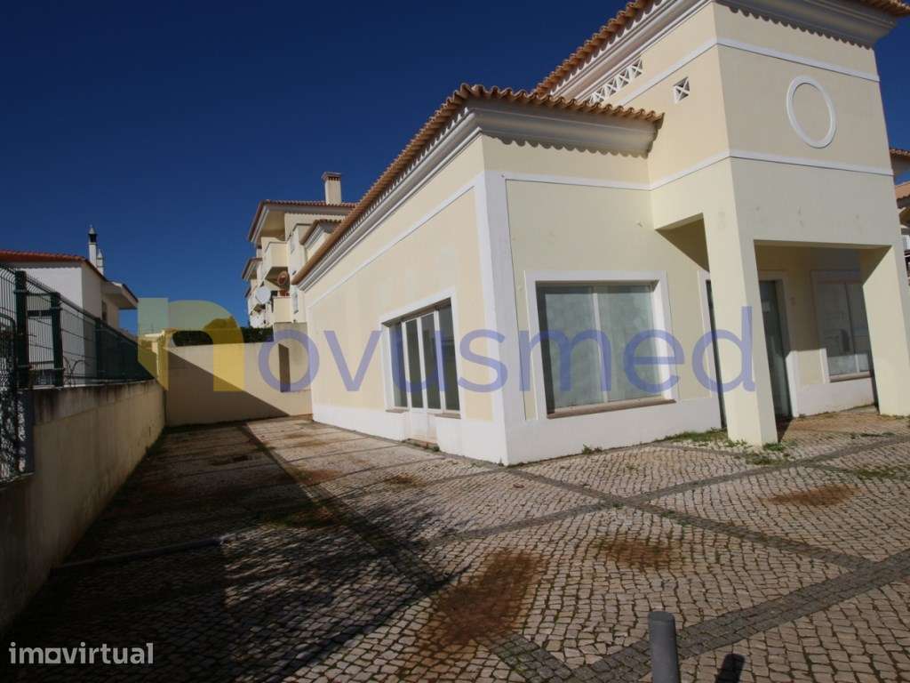 Algarve, Albufeira, Estradas das Ferreiras, Loja destinada a comérc... - Grande imagem: 2/15