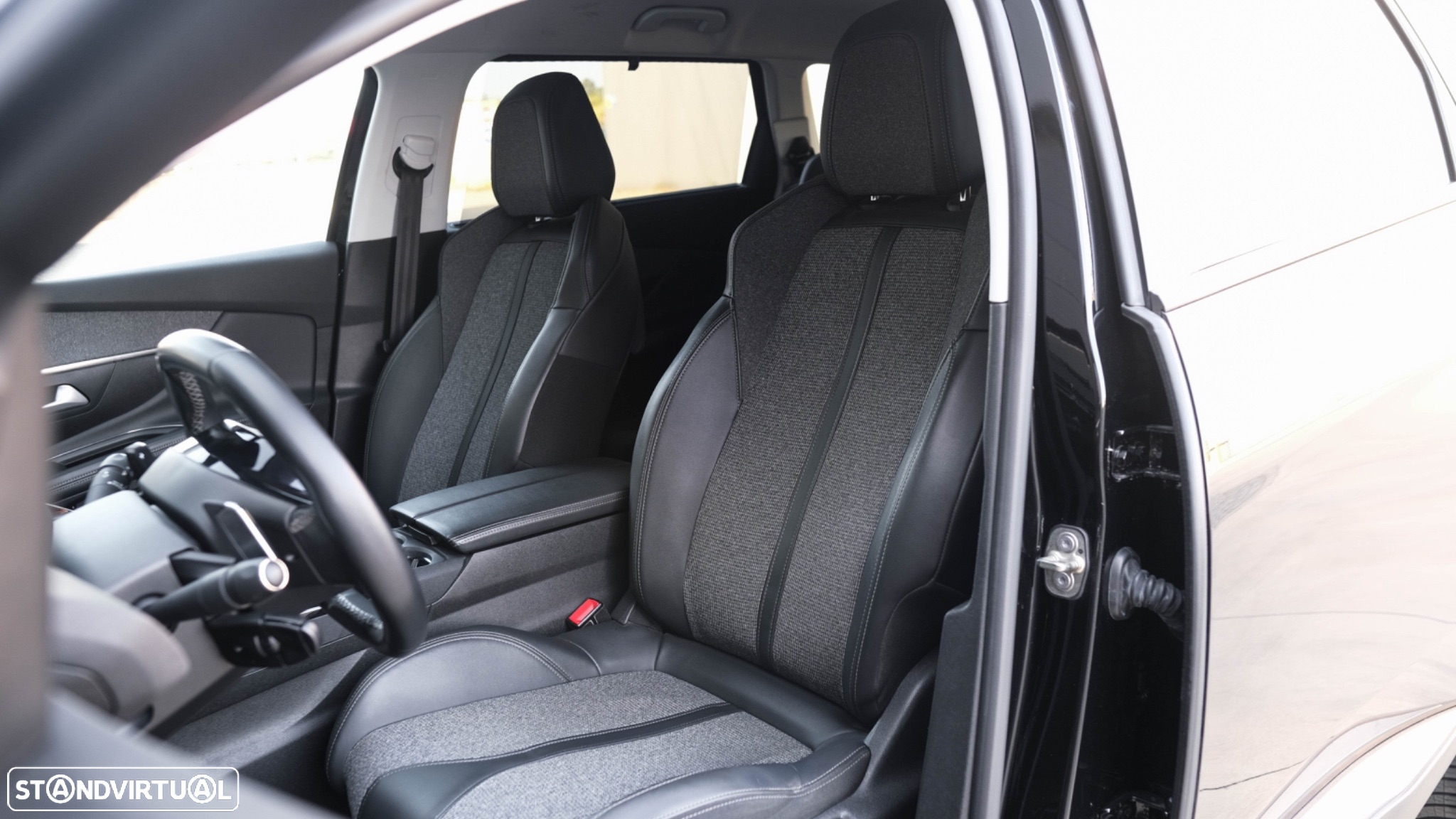 Peugeot 5008 1.5 BlueHDi Allure Pack EAT8 - 27