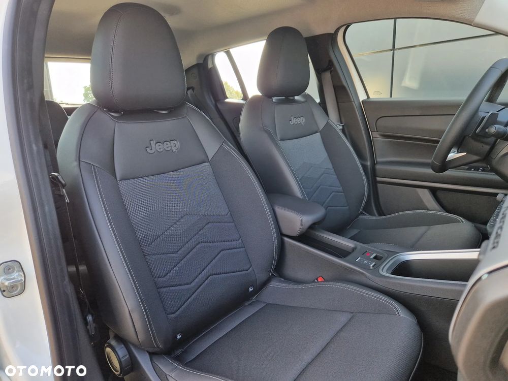 Jeep Avenger 1.2 T3 mHEV Altitude FWD eDCT6 - 25