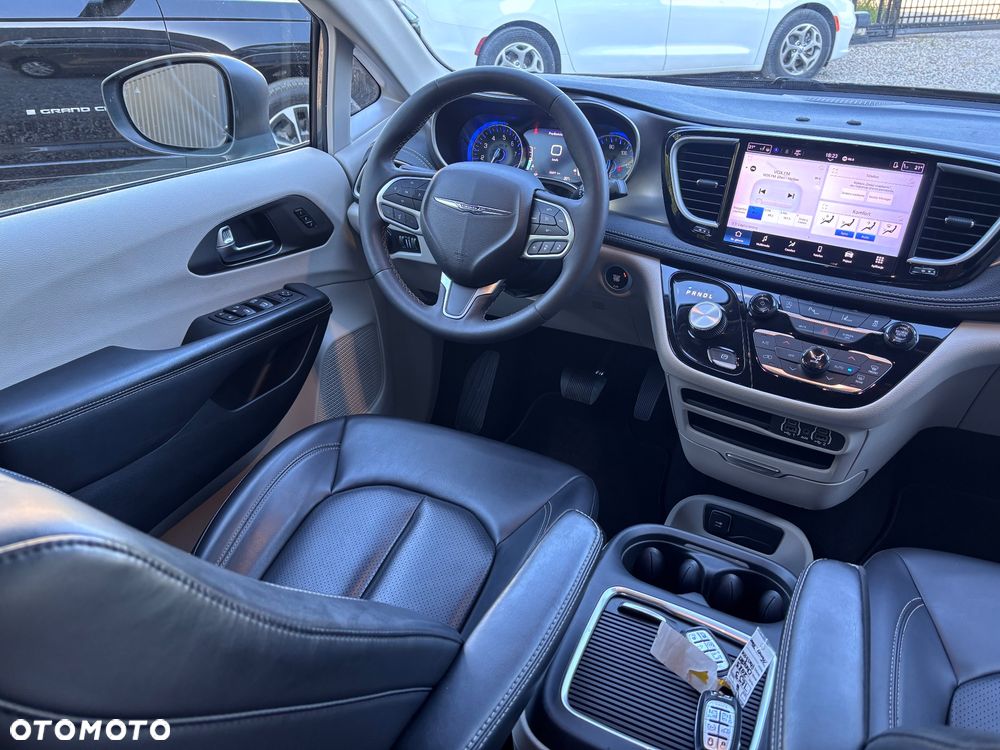 Chrysler Pacifica - 24