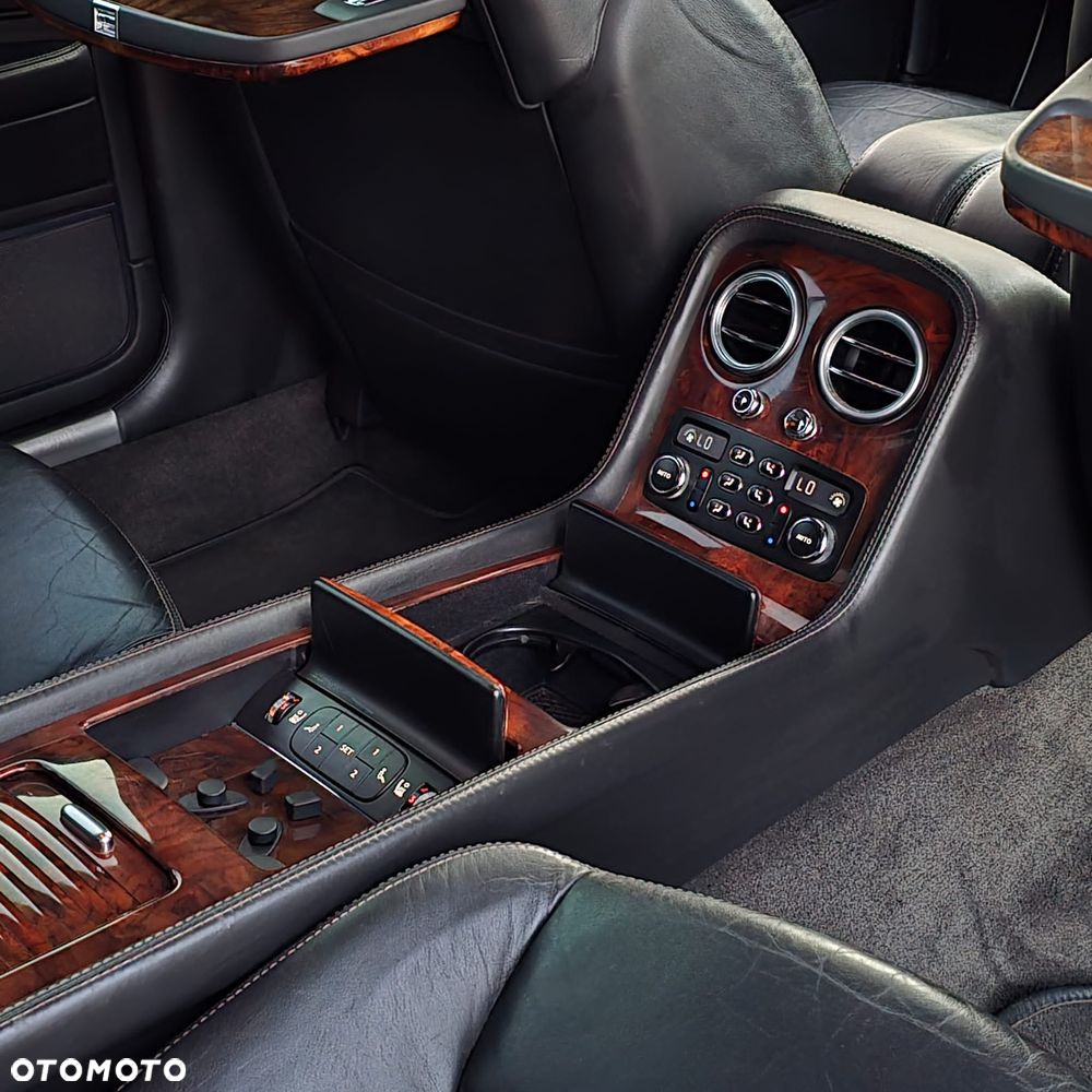 Bentley Flying Spur - 28