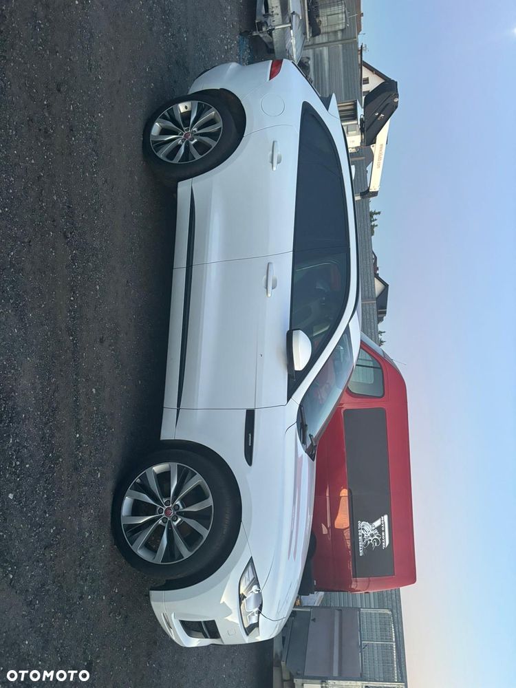 Jaguar F-Pace 20d R-Sport - 8
