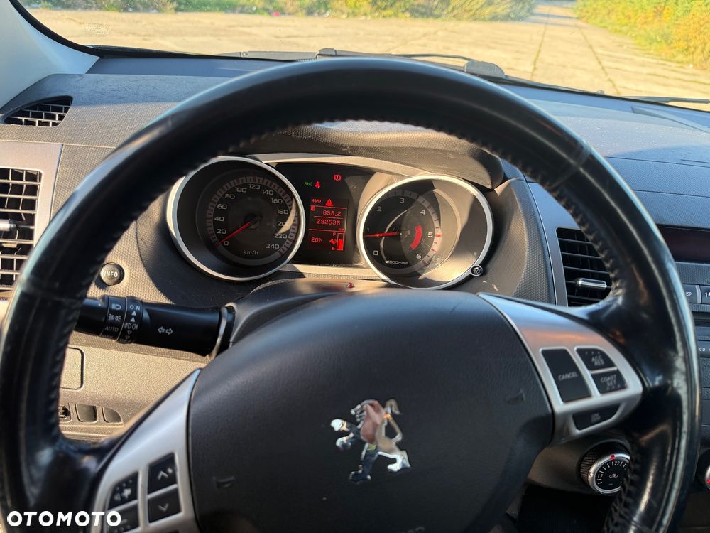 Peugeot 4007 - 11