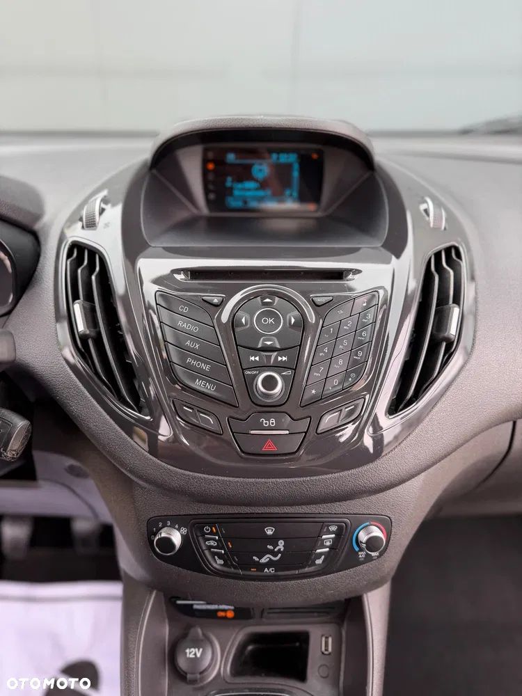 Ford Tourneo Courier 1.0 EcoBoost S&S Titanium - 37