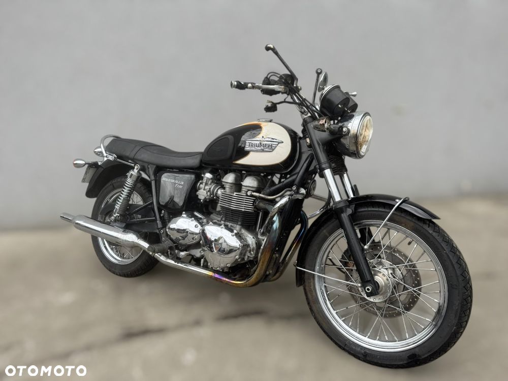 Triumph Bonneville - 1