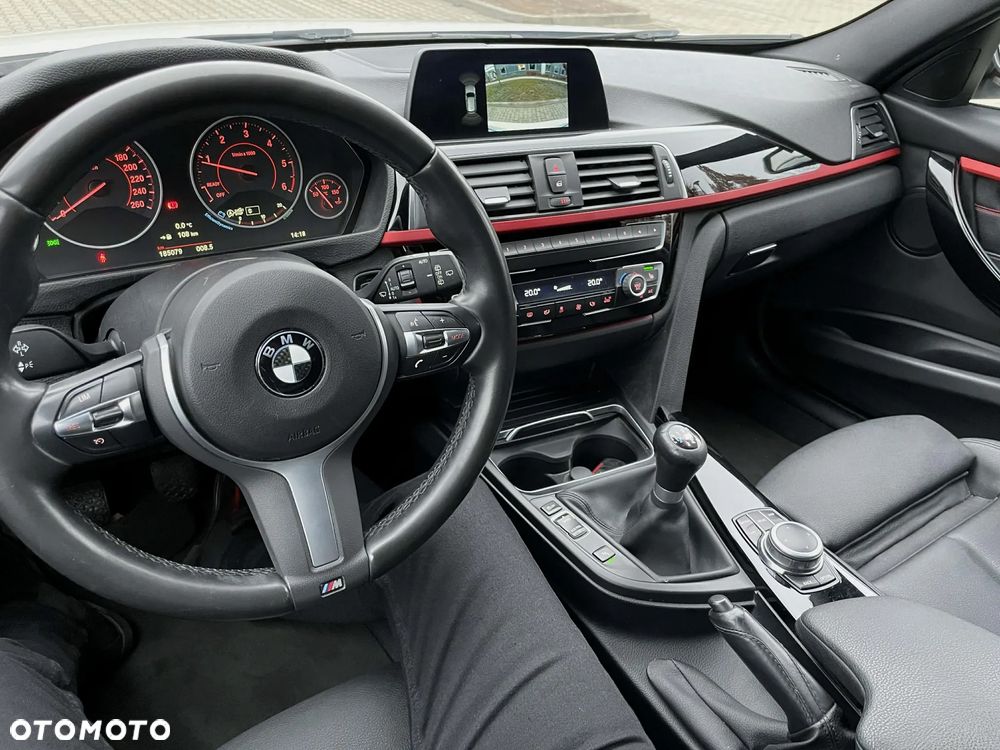 BMW Seria 3 318d Sport Line - 12
