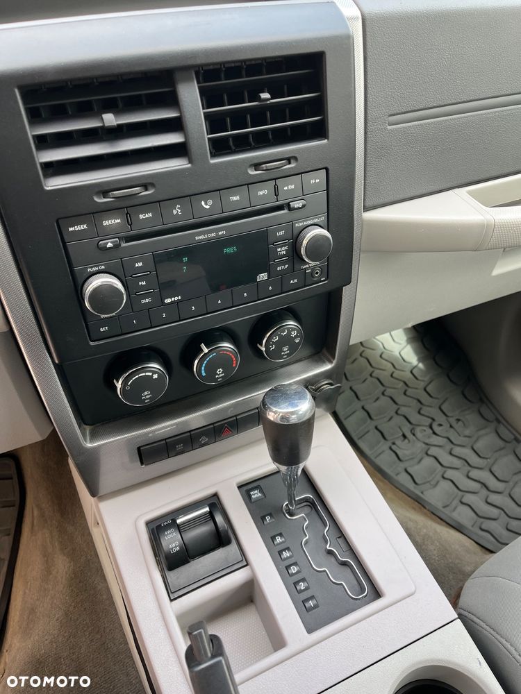 Jeep Liberty - 12
