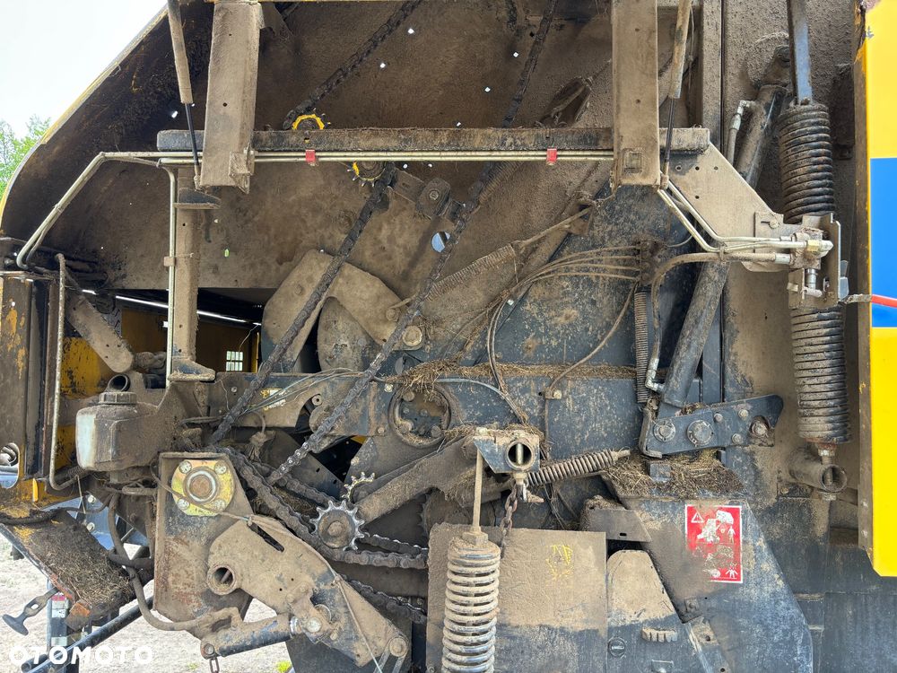 New Holland BR7070 - 10