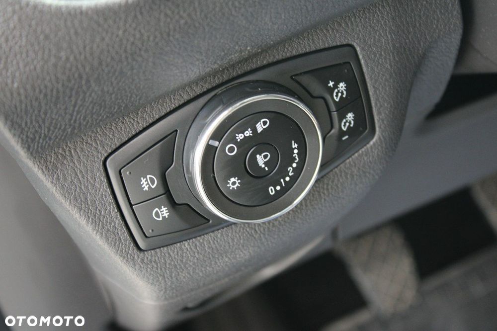 Ford Transit Courier - 17