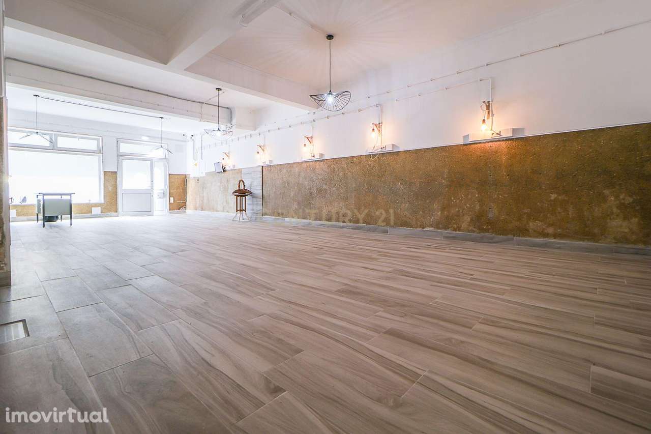 Loja na Torre da Marinha - Grande imagem: 2/12