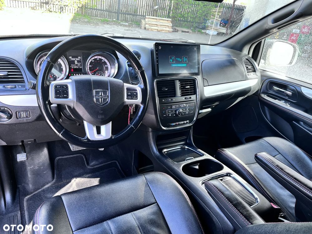 Dodge Grand Caravan - 9