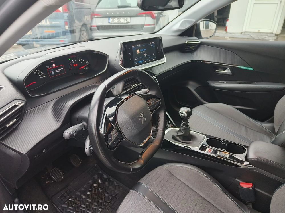 Peugeot 208 1.2 L PureTech STT Allure - 9