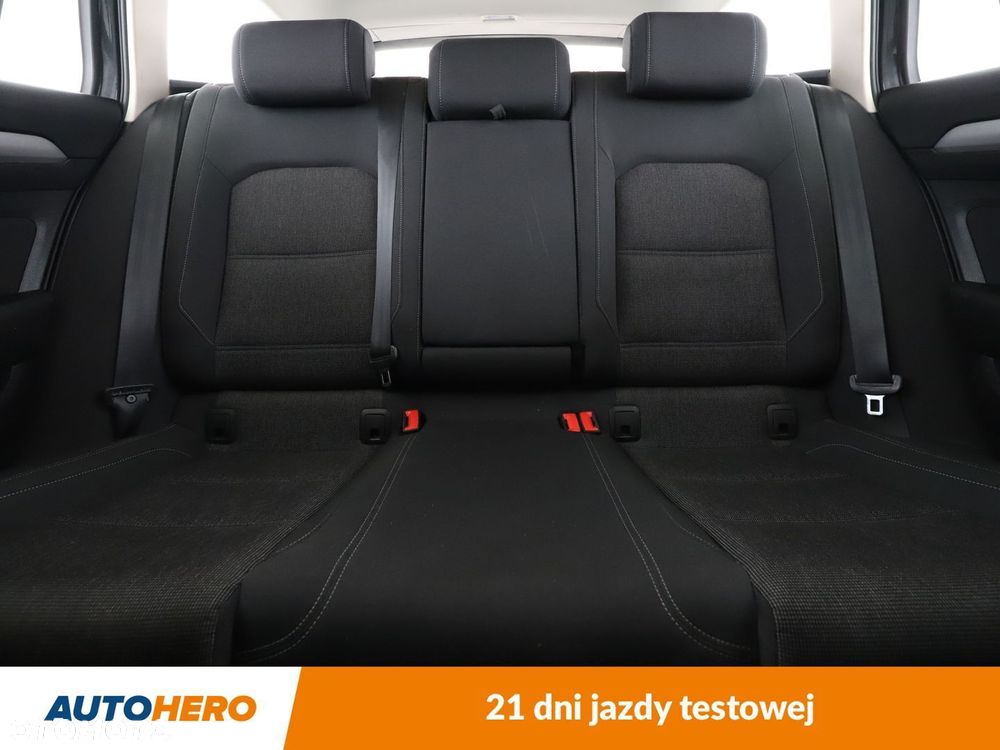 Volkswagen Passat - 15