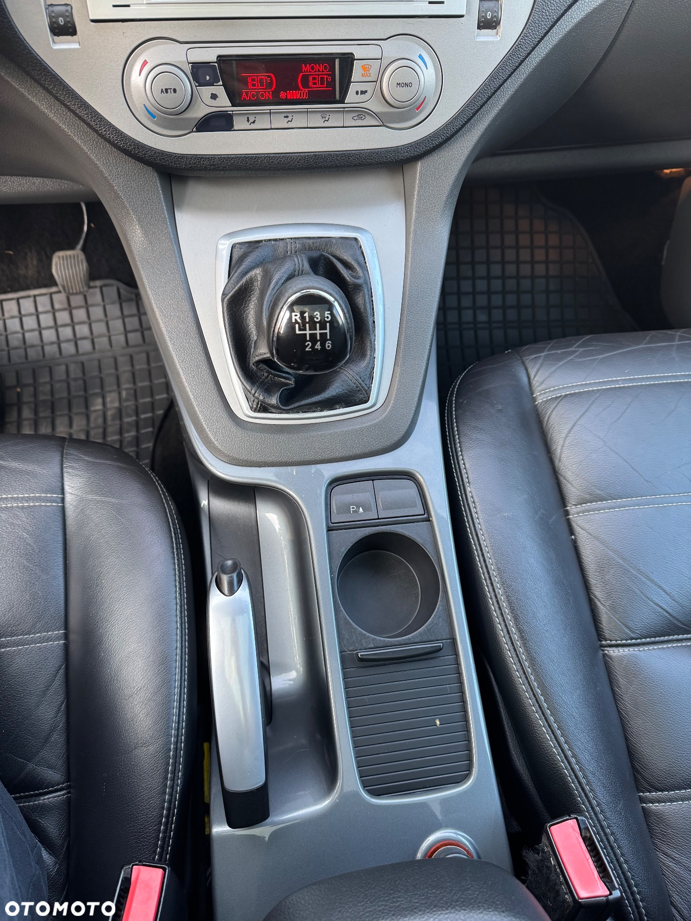 Ford Kuga - 37