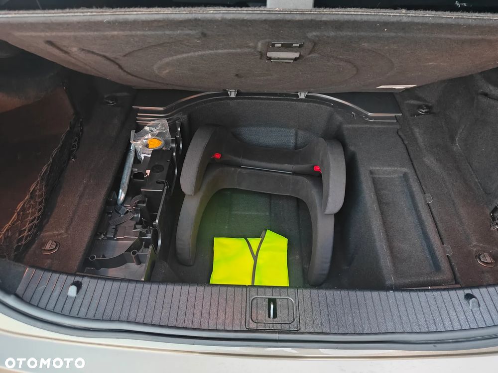 Mercedes-Benz Klasa E 250 CGI BlueEFFICIENCY Automatik - 30