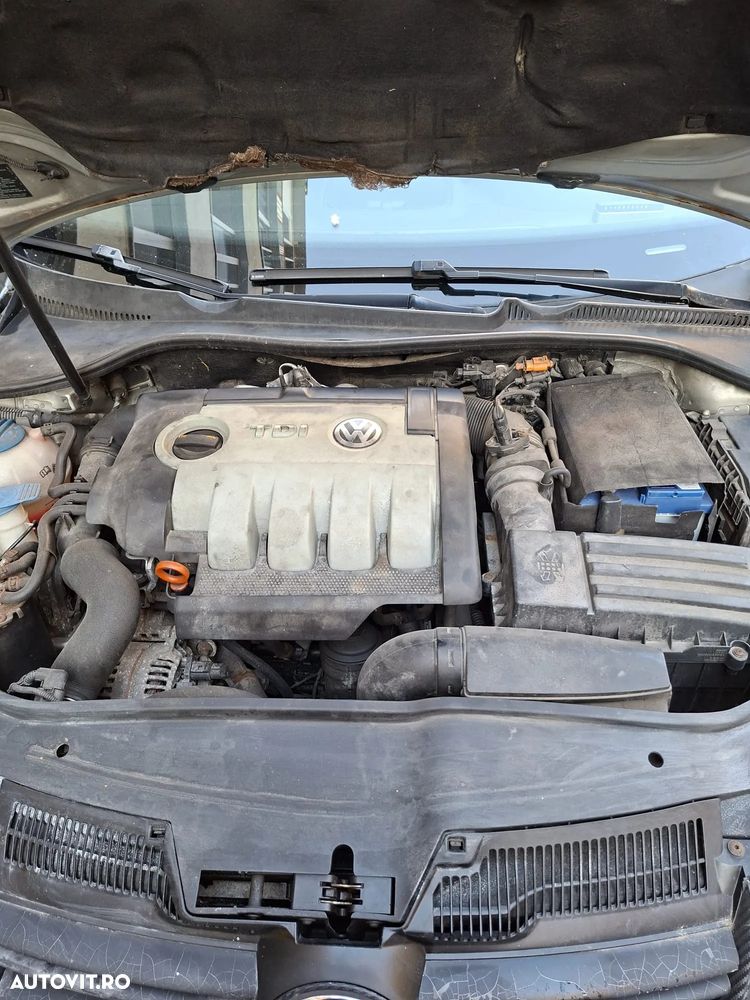 Volkswagen Golf - 6