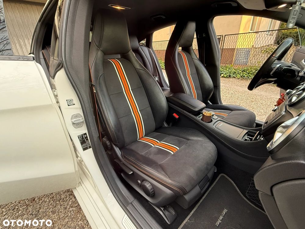 Mercedes-Benz CLA 200 7G-DCT Orange Art Edition - 23