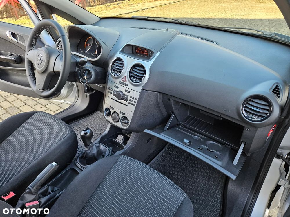 Opel Corsa 1.2 16V Essentia - 30