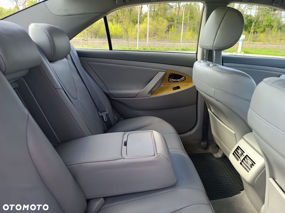 Toyota Camry - 18