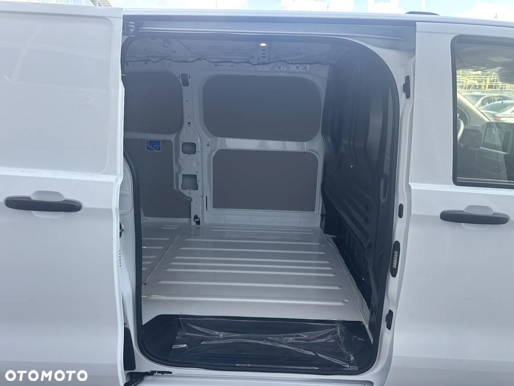 Volkswagen Transporter T7 - 12