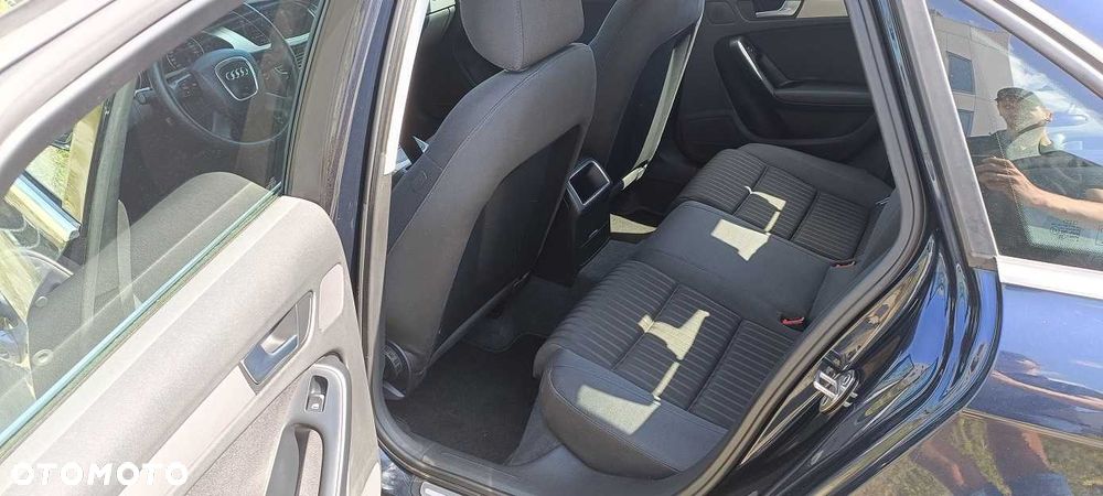 Audi A4 Limousine - 8