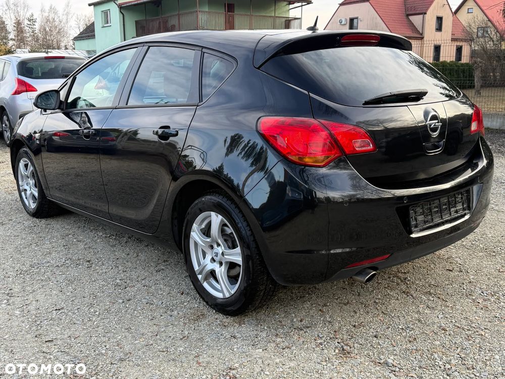 Opel Astra 1.4 T Cosmo - 4