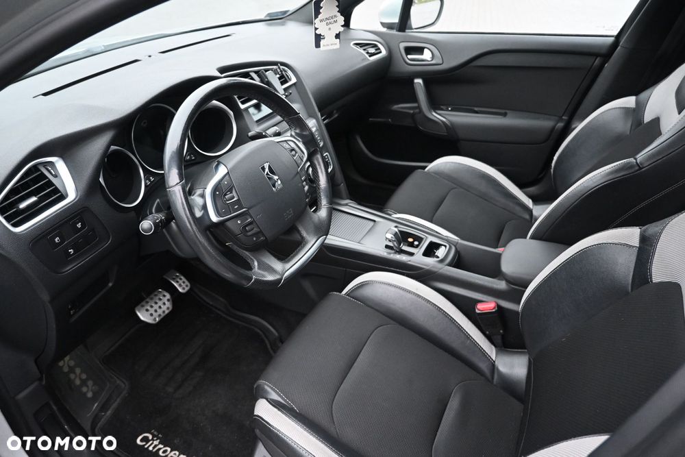 Citroën DS4 THP 155 EGS6 SoChic - 10