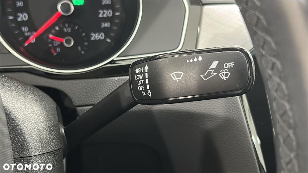 Volkswagen Passat - 25