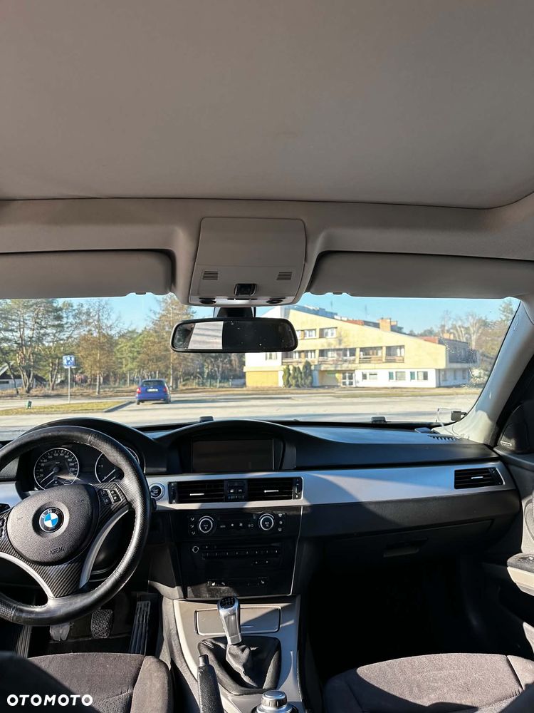 BMW Seria 3 318d - 15