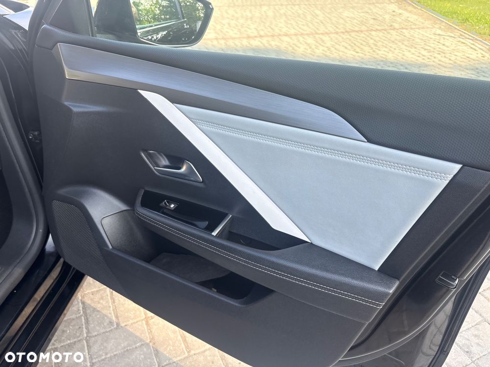 Opel Astra 1.2 T Business Edition S&S - 31