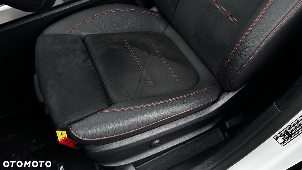 Mercedes-Benz GLB - 13