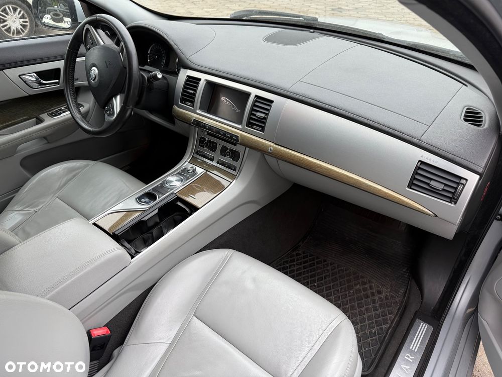 Jaguar XF 3.0 V6 D R-Sport - 5