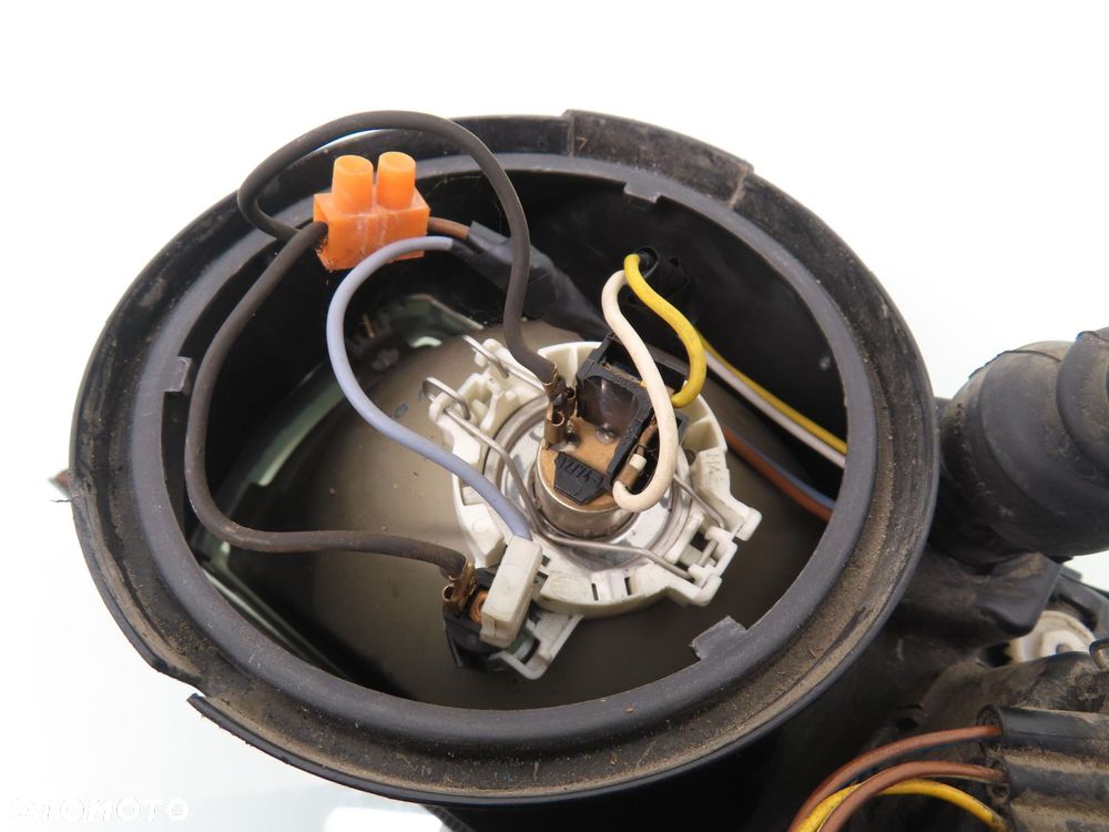 LAMPA PRAWA PRZEDNIA AUDI 80 B4 14118400 - 2