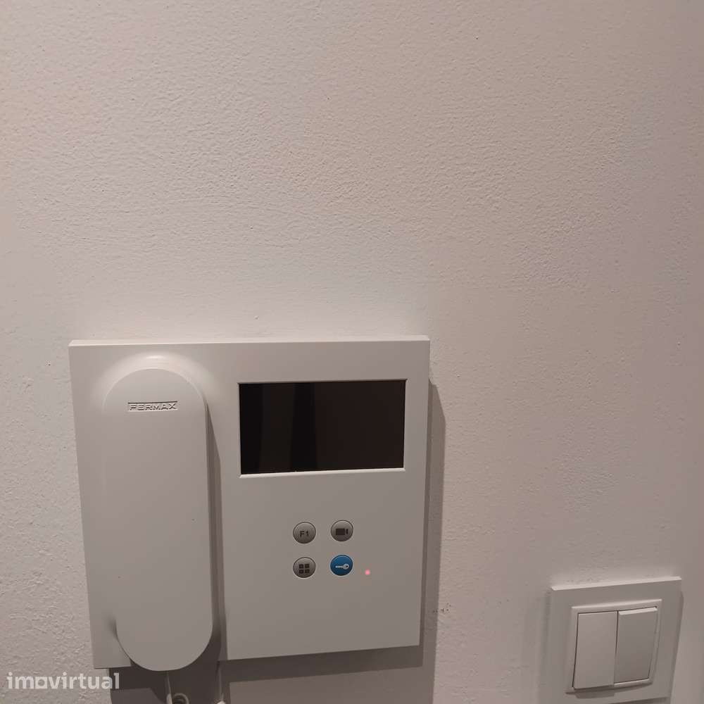 Apartamento T1 com varanda e garagem em Almada - Grande imagem: 5/21