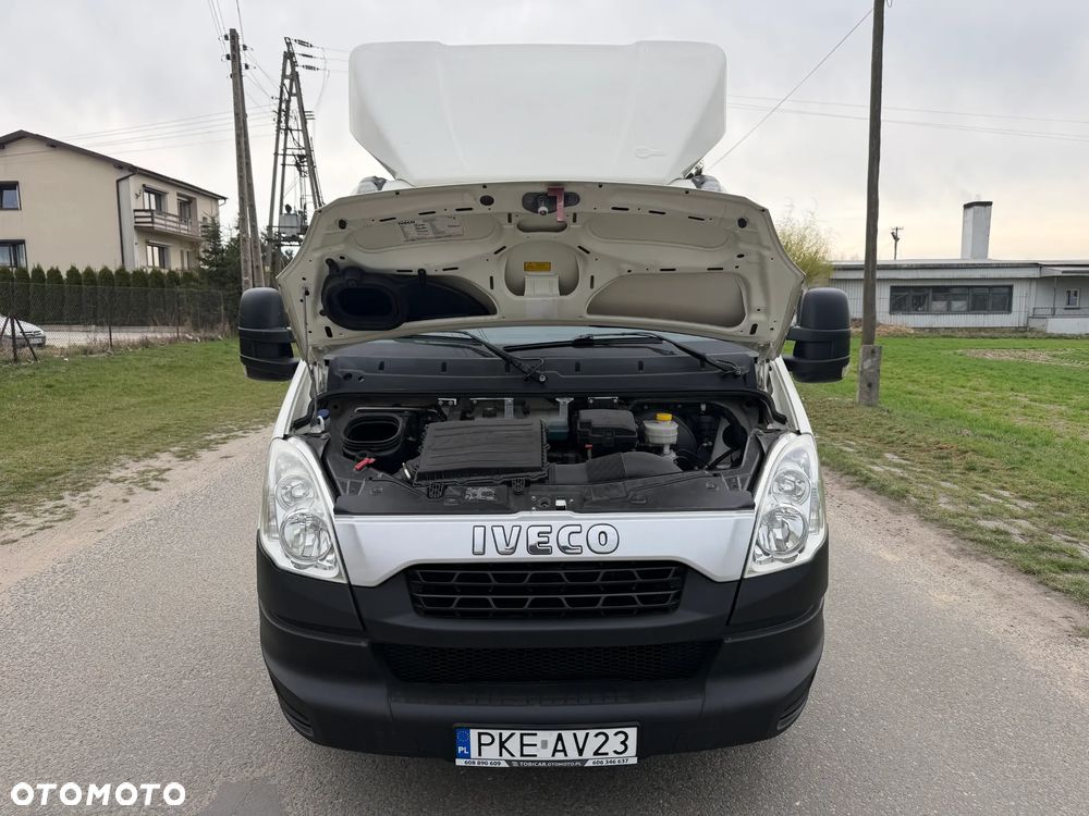 Iveco 35C15 * 3.0 / 150KM * Rama do zabudowy * Rozstaw osi: 4.1m * Koła bliźniacze * - 19