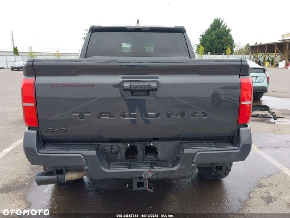 Toyota Tacoma - 4