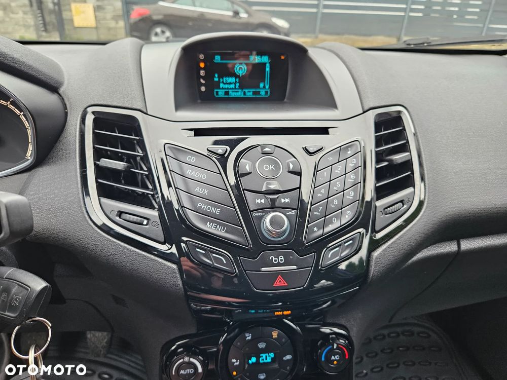 Ford Fiesta 1.0 EcoBoost STart-Stop Titanium - 17