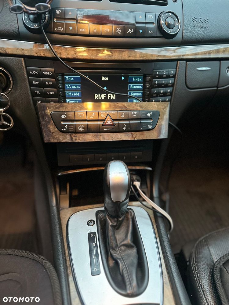 Mercedes-Benz Klasa E 320 CDI T Avantgarde - 24