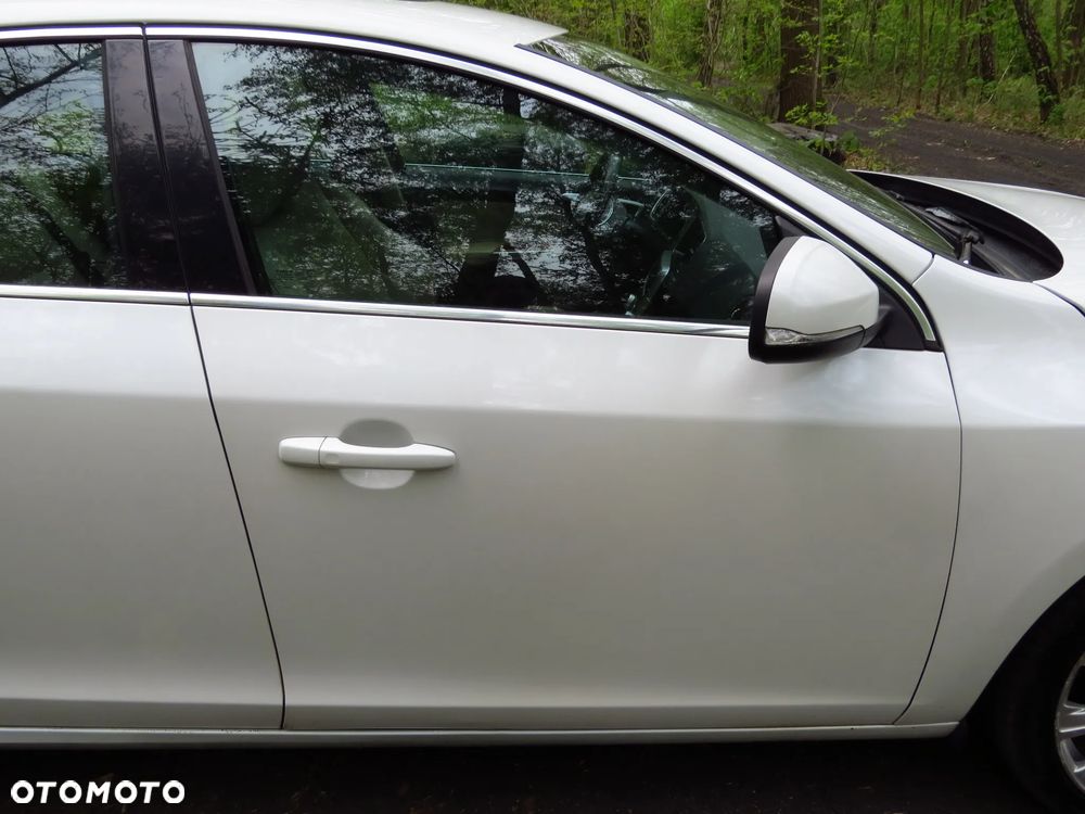 DRZWI PRAWY PRZÓD PRZEDNIE CHRISTAL WHITE PEARL 707-46 VOLVO S60 II V60 I 10-18