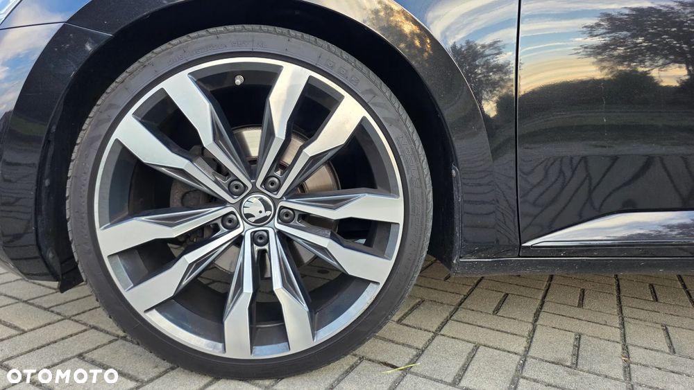 Skoda Superb 2.0 TDI Sportline DSG - 25