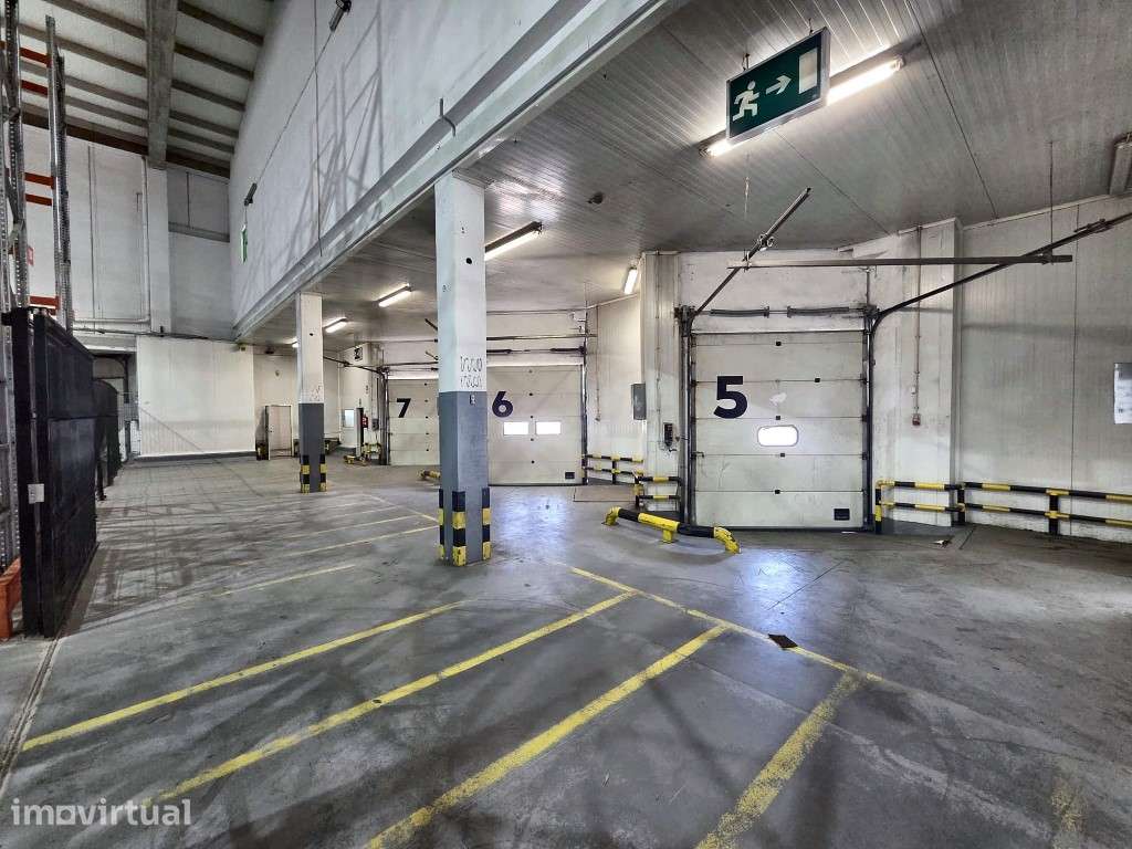 Armazém logístico em Modivas, Vila do Conde | 8 cais de carga | Jun... - Grande imagem: 2/14
