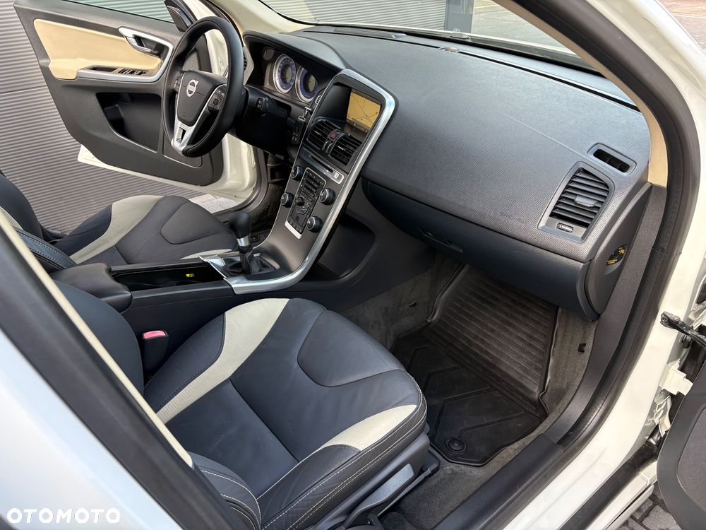 Volvo XC 60 DRIVe R Design - 25