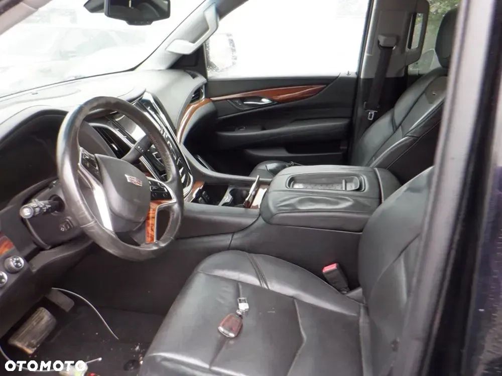 Cadillac Escalade - 12