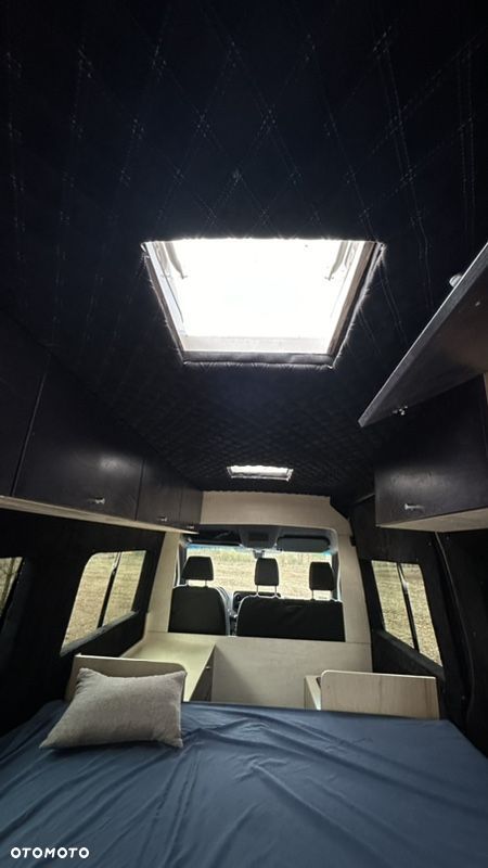 Mercedes-Benz Sprinter 910 - 12