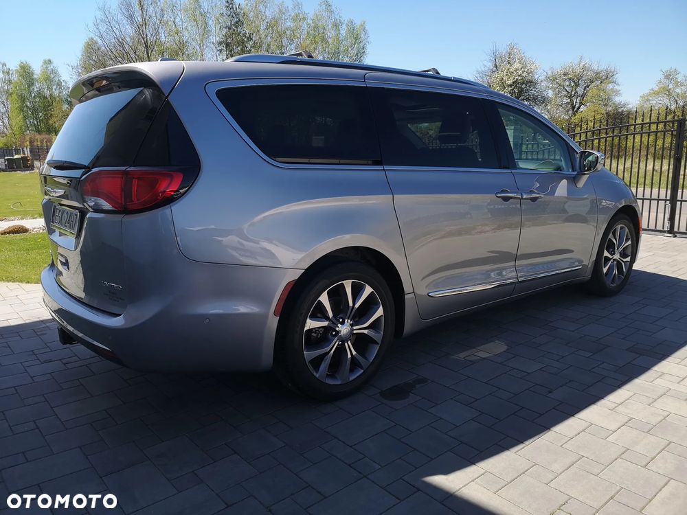 Chrysler Pacifica - 5