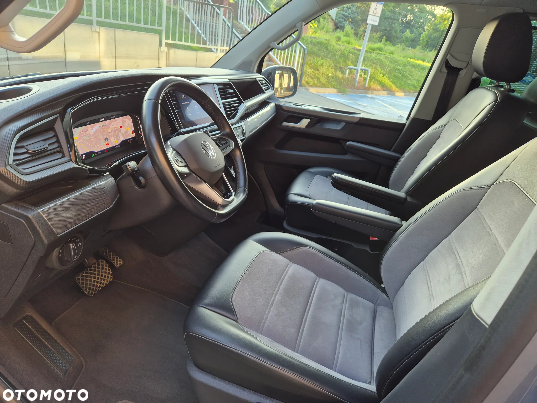 Volkswagen Multivan - 17