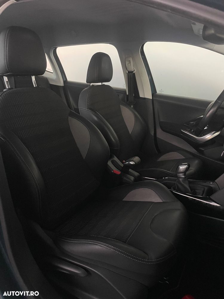 Peugeot 2008 1.2 PureTech Turbo Allure - 23